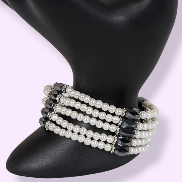 V. Faux Pearl Magnetic Wrap Bracelet - Picture 2 of 4